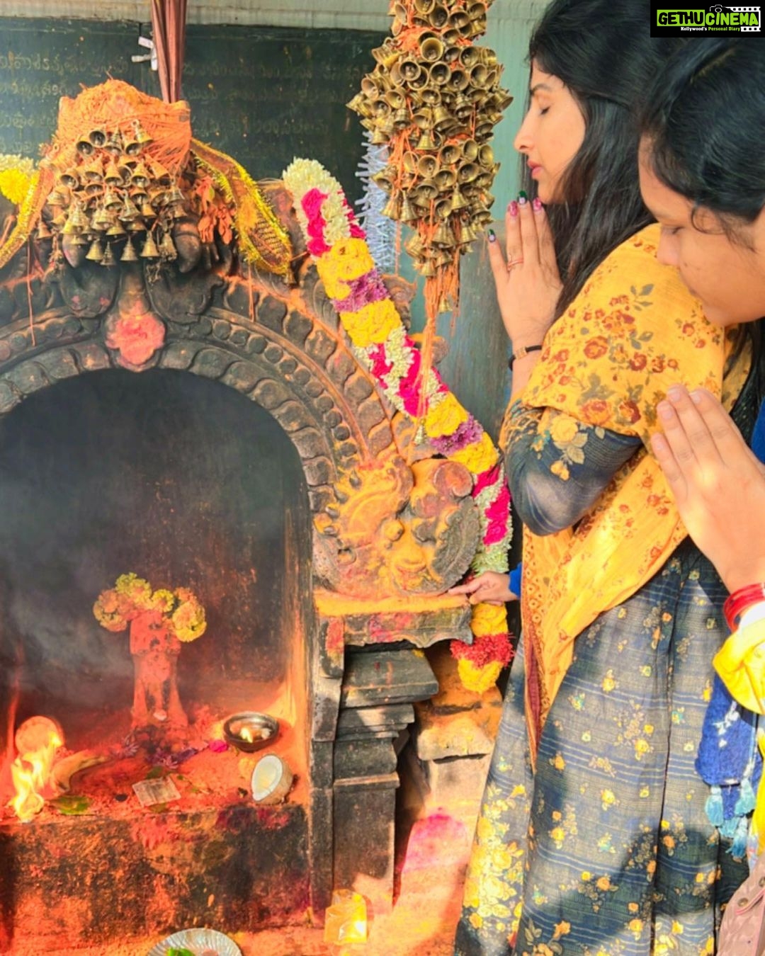 Mangli Instagram - Took the divine blessings of Lord Sri Venkateswara at Tirumala.feel very lucky to have had a special darshan of the Lord๐๐ป Jai sriram ๐ฉ