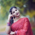 Mangli Instagram - If beauty was a garment, it would be a red saree ♥️♥️ . . . . Costume @sarz._.13 Jewellery @jewelleryatwholesale . . . . #Mangli #Telangana #FolkQueen #TelanganaSongs #janapadam #India #queen #Hyderabad #Banjara #MangliSinger #MangliSongs #Folk #insta #InstaReels #Traditional #SarangaDariya #Tollywood