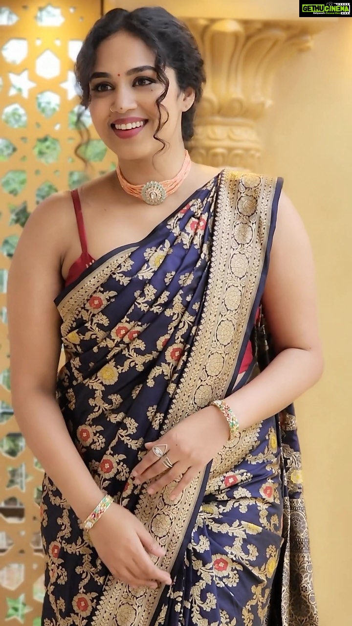 Manisha Eerabathini Instagram - Okay this was the softest and most flattering benaras saree I have ever worn 😍🌹 Saree: @aariah_by_sabbineni @hsabbineni Photographer: @lakshmikanthyeluguri MUA: @maskmakeupartist Hyderabad