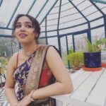 Manisha Eerabathini Instagram – Wait for it! Birthday jams 🎂

Saree: @aariah_by_sabbineni @hsabbineni 
MUA: @maskmakeupartist 
Shot by: @lakshmikanthyeluguri 
Location @nizam_film_city 
P.S. Thank you for all the love on Jukebox #2: Chirugaali Veechene – #3 coming soon on my YouTube channel ❤️ Hyderabad