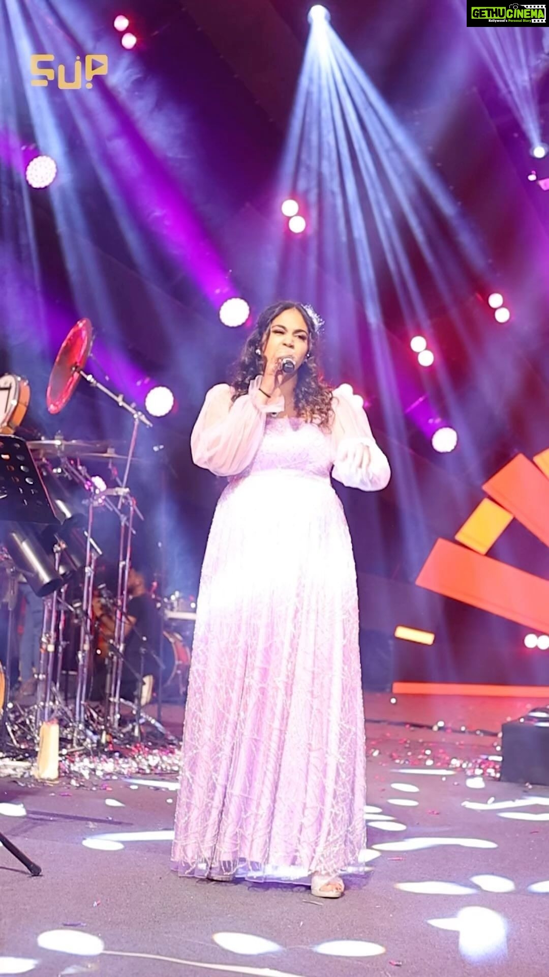 Manisha Eerabathini Instagram - This show was crazy 🔥 #ThamanSLive @rajapushpa_properties Outfit: @poojakaranam @paswettt @aindhribymahitha Jewelry: @petalsbyswathi Video: @swipeupproductions Hyderabad