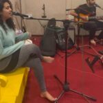 Manisha Eerabathini Instagram - Come watch us perform tonight at @xorahyd 🎤🪄❤️ @jagsonbass @sandilya_pisapati @niteesh.mp3 @soundist Jayakar @_jaisairam_ Xora - Bar and Kitchen