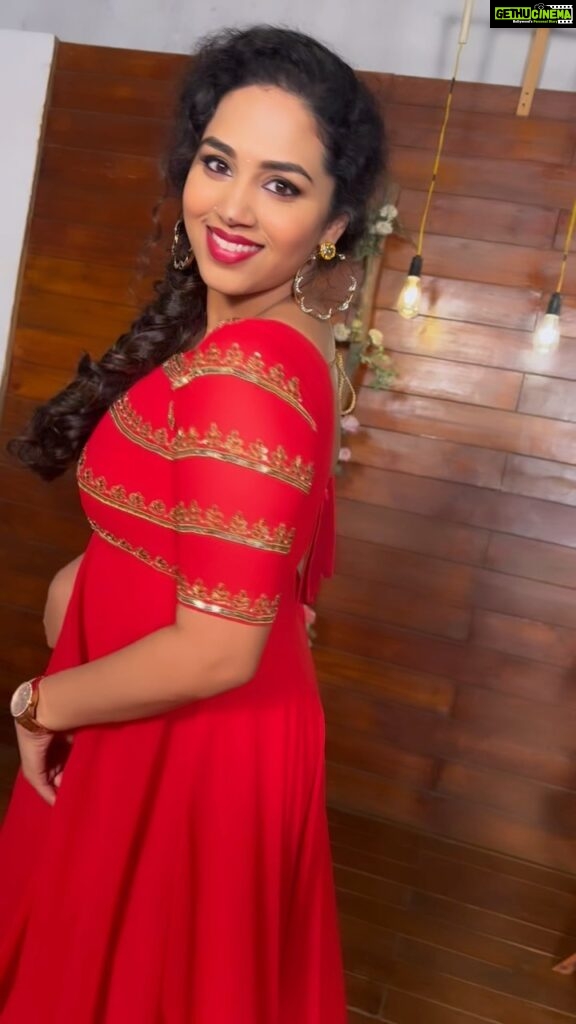 Manisha Eerabathini Instagram - 🥀 Styling & Outfit: @navya.marouthu Makeup: @panduchalapati Hair: @bridalmakeupbysujatha Photography: @landscapephotography19 Earrings: @fashioncurvee Hyderabad