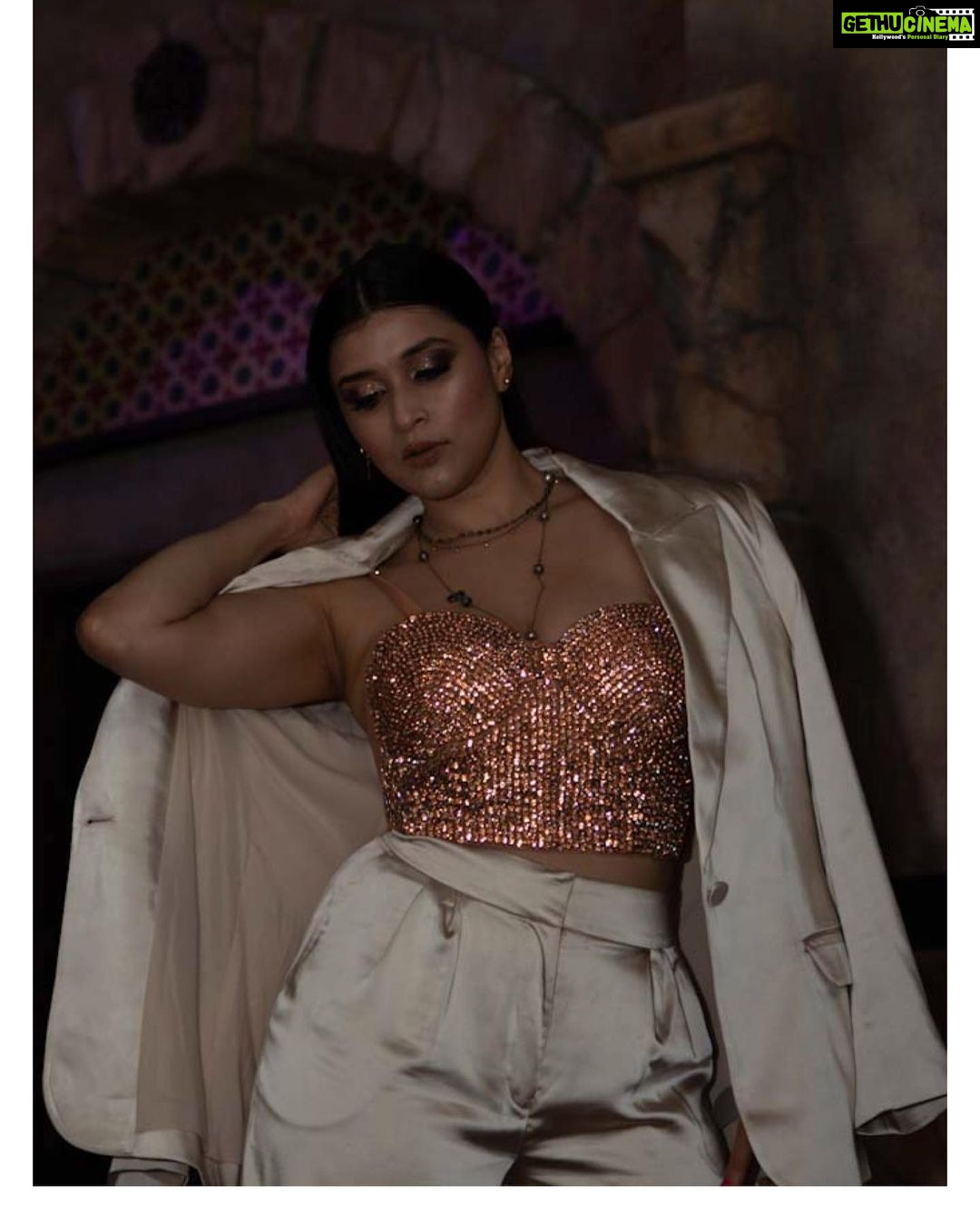 Mannara Instagram - Scary nights ,with all things nice 😈 And the last picture sets the mood right 👽 #halloween 1968🪅 👽☠️ 👻💀 Nashville, Tennessee
