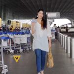 Mannara Instagram - #Repost @viralbhayani with ・・・ @memannara looks pretty in white, travelling to Hyderabad to shoot her next . #MannaraChopra.