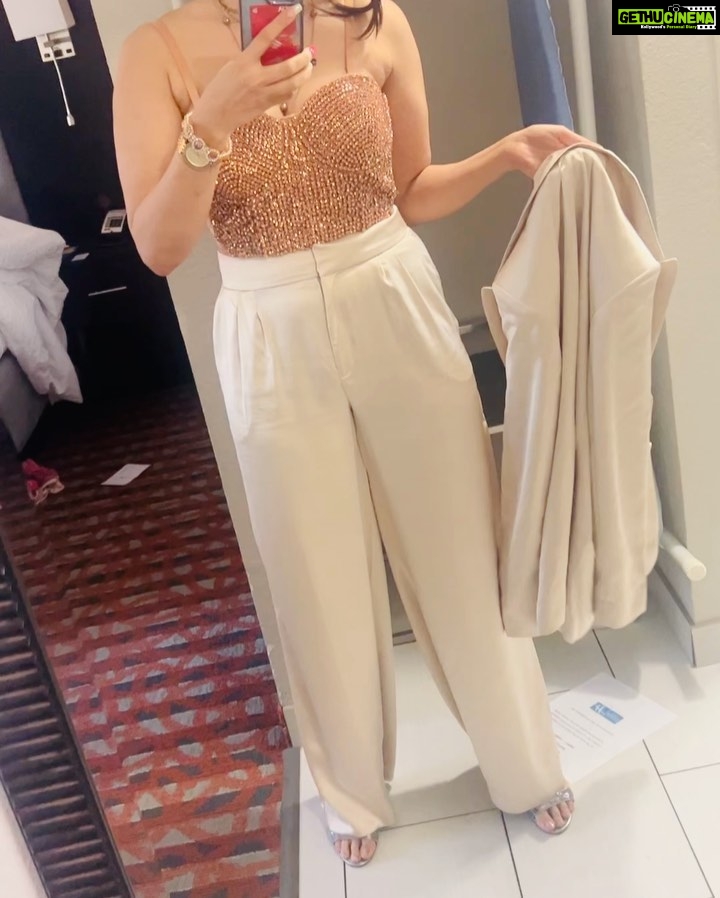 Mannara Instagram - Scary nights ,with all things nice 😈 And the last picture sets the mood right 👽 #halloween 1968🪅 👽☠️ 👻💀 Nashville, Tennessee