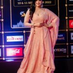 Mannara Instagram - Elegance is the only beauty that never fades #siima2022 💕 #bangalore Outfit customised by @mitalihandaofficial Styled by @style_by_sujatarajain Real antique jewellery @bmbjewelsofficial Photographer @shivs_snap Hair n makeup @smithahairandmakeup @nancy_hairandmakeup Team management @adi_sharma_events