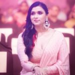Mannara Instagram - Elegance is the only beauty that never fades #siima2022 💕 #bangalore Outfit customised by @mitalihandaofficial Styled by @style_by_sujatarajain Real antique jewellery @bmbjewelsofficial Photographer @shivs_snap Hair n makeup @smithahairandmakeup @nancy_hairandmakeup Team management @adi_sharma_events