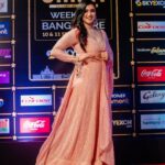 Mannara Instagram - Elegance is the only beauty that never fades #siima2022 💕 #bangalore Outfit customised by @mitalihandaofficial Styled by @style_by_sujatarajain Real antique jewellery @bmbjewelsofficial Photographer @shivs_snap Hair n makeup @smithahairandmakeup @nancy_hairandmakeup Team management @adi_sharma_events