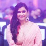 Mannara Instagram - Elegance is the only beauty that never fades #siima2022 💕 #bangalore Outfit customised by @mitalihandaofficial Styled by @style_by_sujatarajain Real antique jewellery @bmbjewelsofficial Photographer @shivs_snap Hair n makeup @smithahairandmakeup @nancy_hairandmakeup Team management @adi_sharma_events