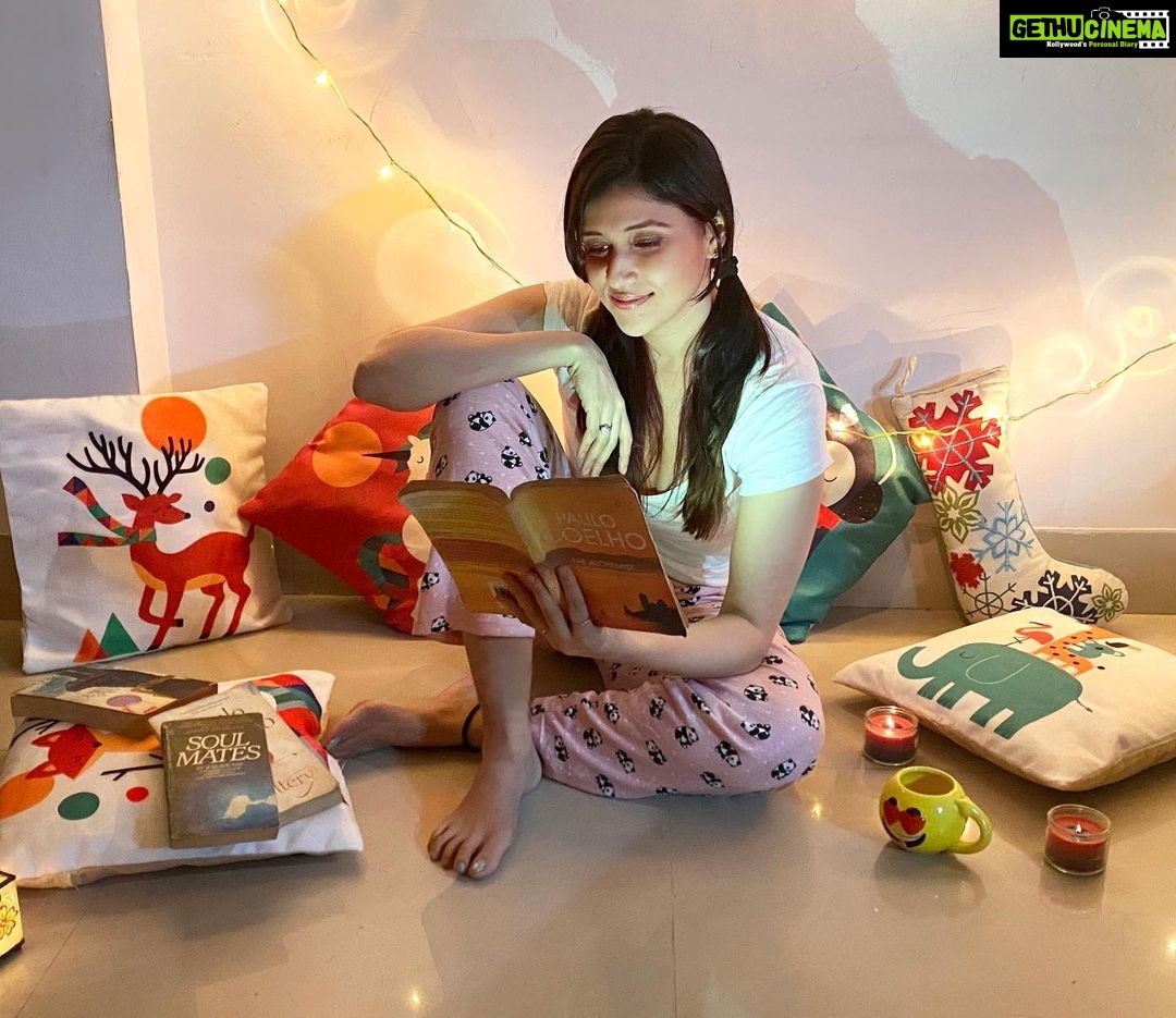 Mannara Instagram - When at home 🧚🏽♀️ #moodboard #coffee #candels #book #cutestunicornever India