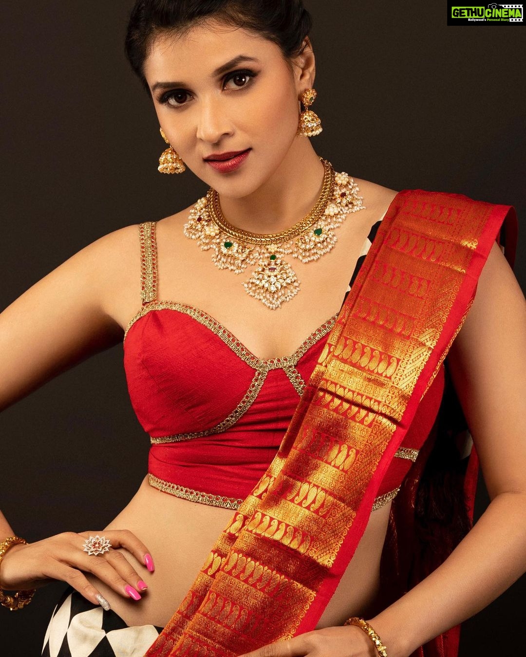 Mannara Instagram - Wishing you A Very Happy Sankranti and A Happy Pongal