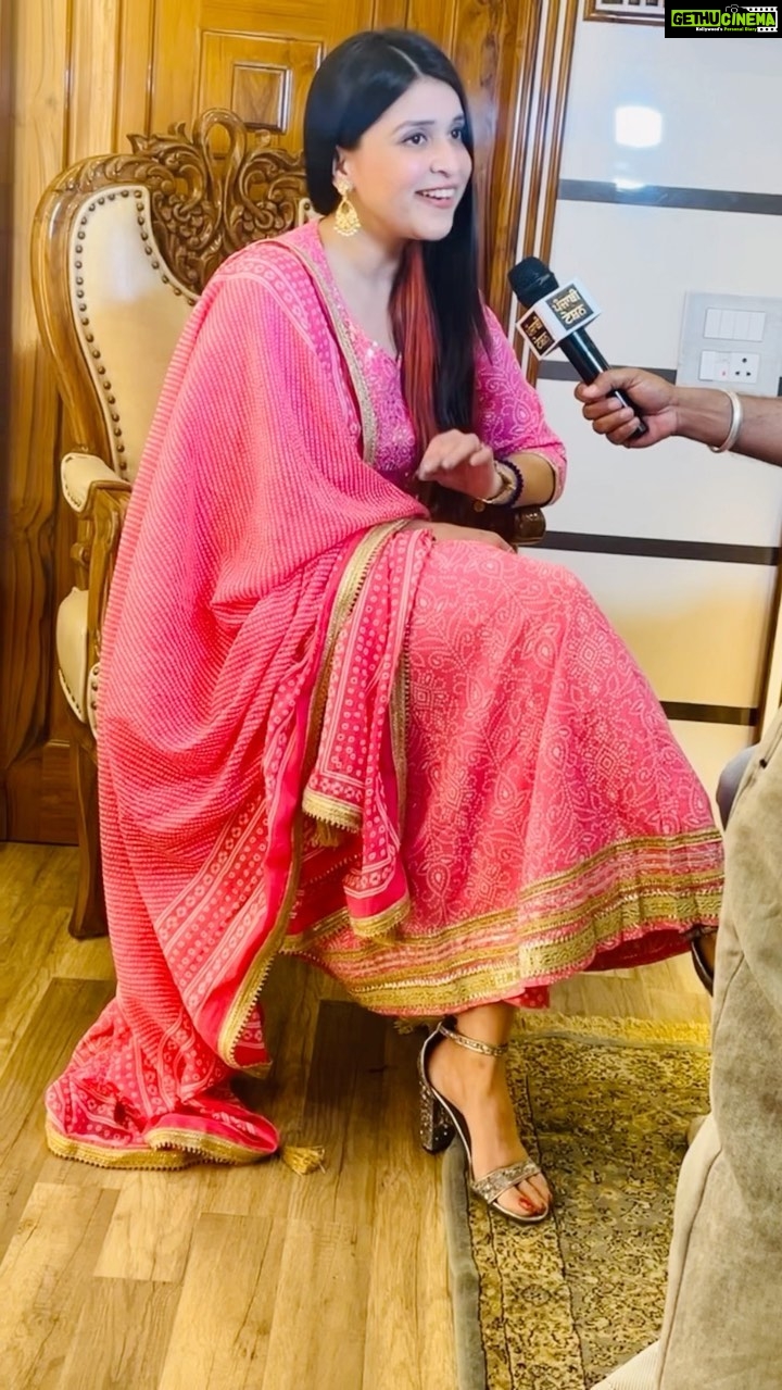 Mannara Instagram - 🌸🌸🍭💕Casually tried singing a song from my movie during an interview😁, guess the name of movie ? Nd the original singer name 😊?