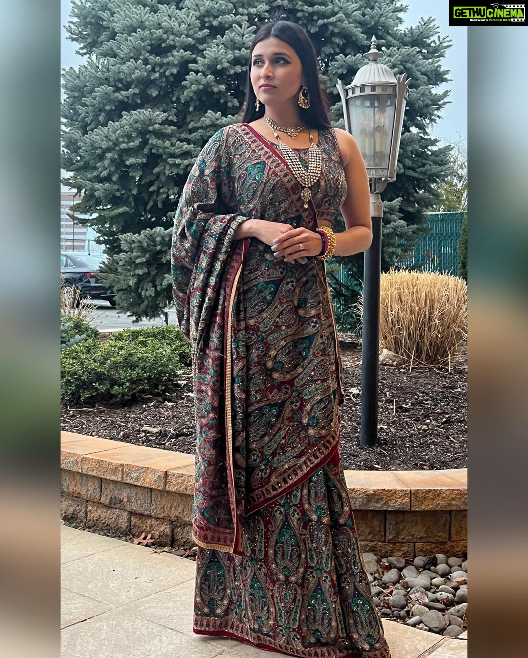 Mannara Instagram - Coz Royalty is InBorn🌺 Wishing everyone Happy Ugadi and A Very Happy Navratri 🌺🙏 Newyork City