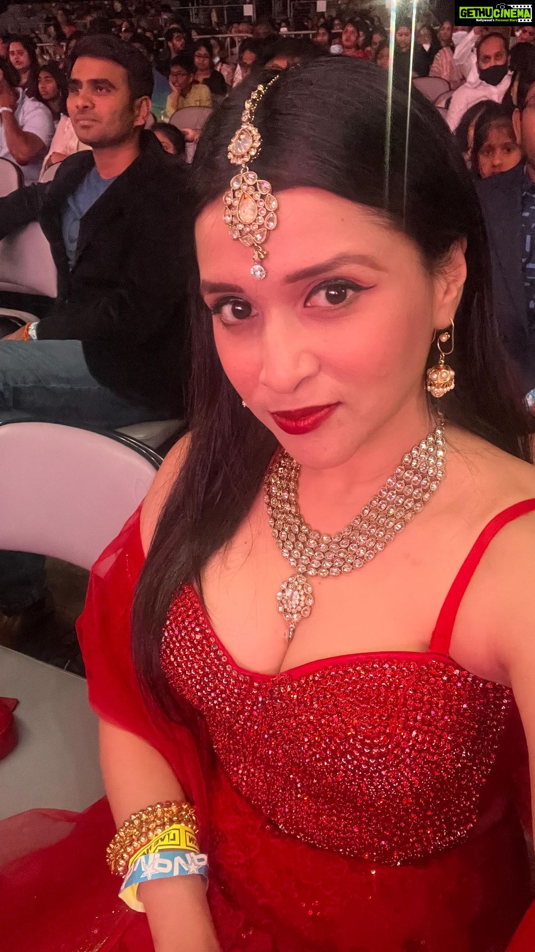Mannara Instagram - It’s always amazing to perform for #NATS at #tayotamusicfactory #Nats convention in #Dallas #unitedstatesofamerica