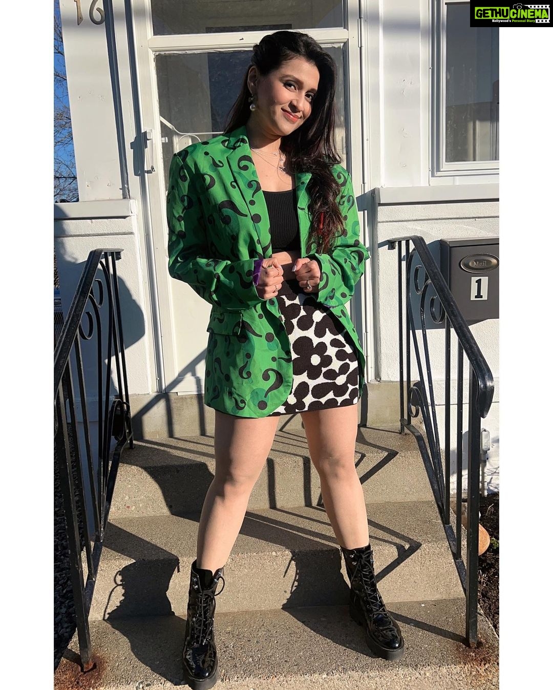 Mannara Instagram - My Birthday Day outfit #march29th #usa๐บ๐ธ #boston ๐ It was freezing cold still I managed to wear this ,as I was shooting for an ad that morning. However I loved the look as itโs so me ,sporty yet sexy yet cool ๐ Pick the photo you like and tell me why ๐ฃ