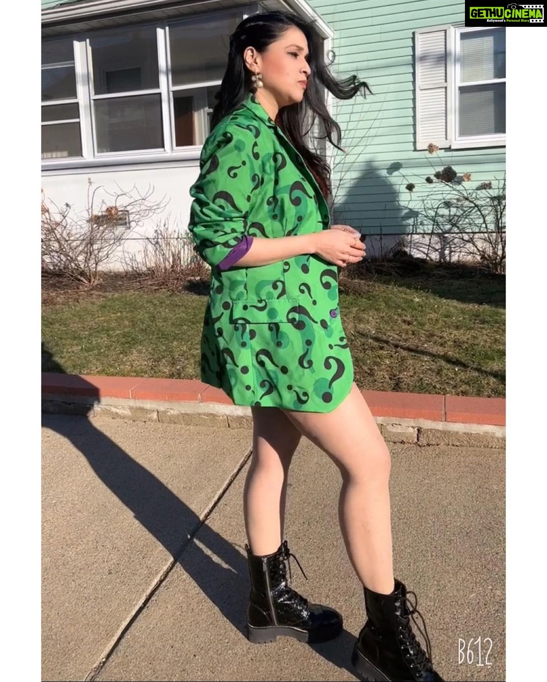 Mannara Instagram - My Birthday Day outfit #march29th #usa๐บ๐ธ #boston ๐ It was freezing cold still I managed to wear this ,as I was shooting for an ad that morning. However I loved the look as itโs so me ,sporty yet sexy yet cool ๐ Pick the photo you like and tell me why ๐ฃ
