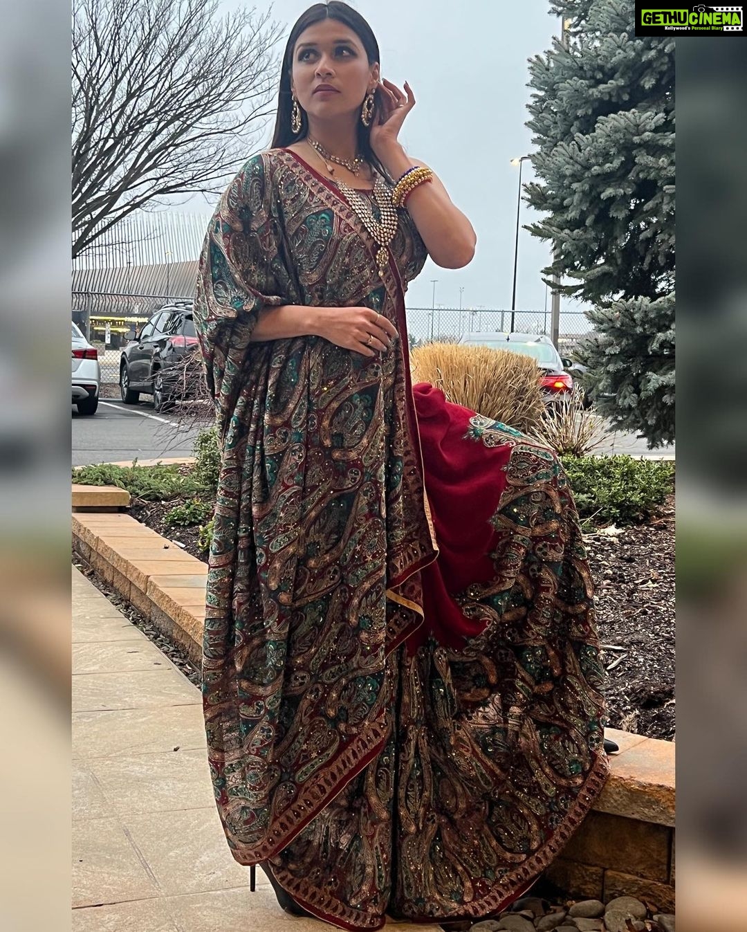 Mannara Instagram - Coz Royalty is InBorn🌺 Wishing everyone Happy Ugadi and A Very Happy Navratri 🌺🙏 Newyork City