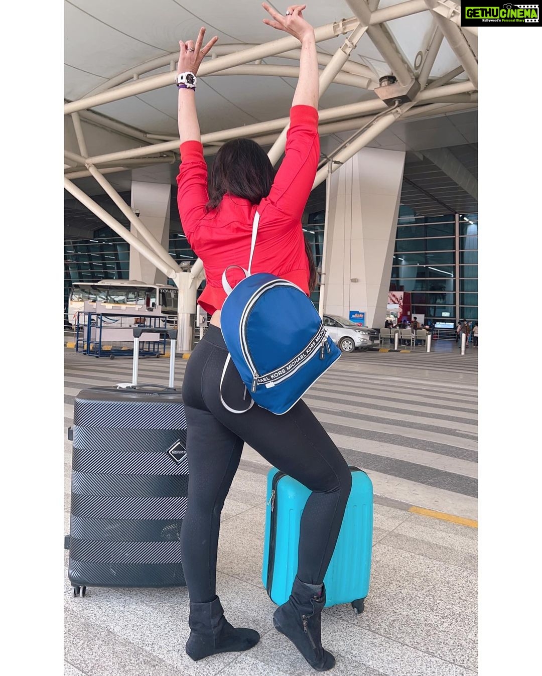 Mannara Instagram - Travel on the cards #flyingtoNYagain