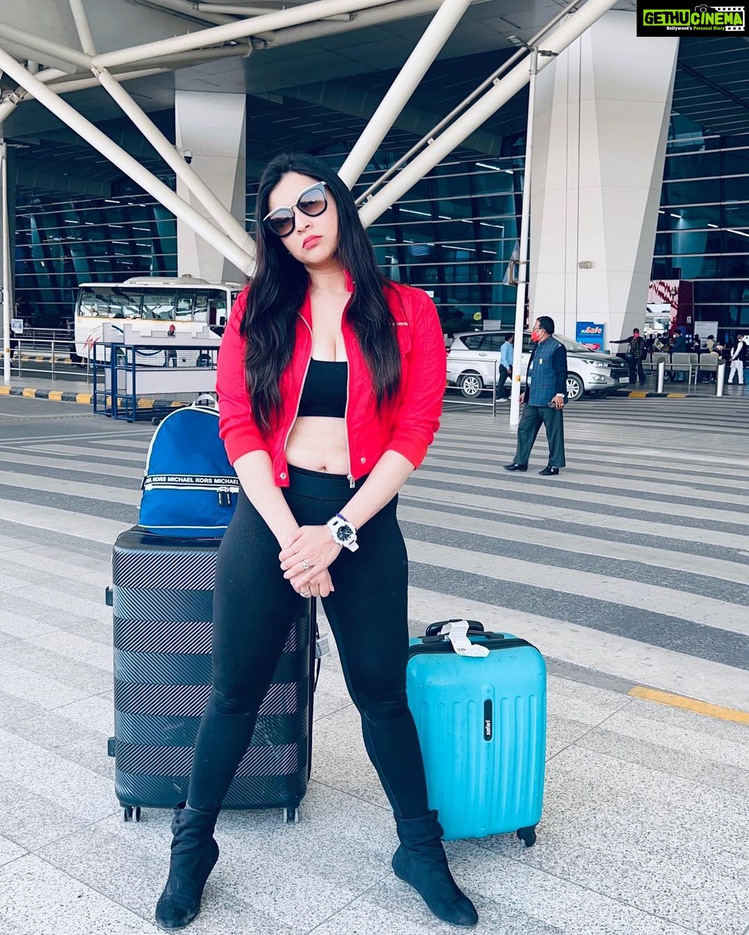 Mannara Instagram - Travel on the cards #flyingtoNYagain