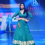 Mannara Instagram - Break the trend and embrace tradition with Khadi! This handwoven fabric, not only has a rich history but also supports sustainable fashion. Walking the ramp for @khadiindia.gov.in wearing @rosyahluwalia at @indiadesignershow Jewels by @bmbjewelsofficial @aajewels_official #ecofriendly #sustainablefashion #indianheritage #khadi #indianclothing #elegance #sustainable Delhi, India