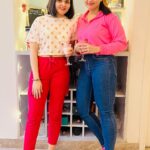 Mannara Instagram - Thankyou @mitalihandaofficial and aakash for planning a pink theme Birthday ,I really wanted to celebrate my birthday with family in delhi . It was perfect from me selecting what cake I wanted and what Baileys I want to sip 😆🥳💕