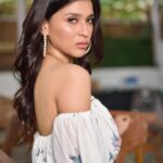 Mannara Instagram - Wouldn’t you love ,to love her 🤍🖤 Mumbai - मुंबई