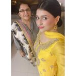 Mannara Instagram - Diwali party in Delhi . Ended up lighting the lantern, winning a game of cards, being my punjabi loud n clicking pics n maddd laugher’s..Family n friends night. I‘d call that a good Diwali party ✨⚡️💛