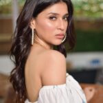 Mannara Instagram – Wouldn’t you love ,to love her 🤍🖤 Mumbai – मुंबई