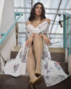 Mannara Instagram - Freedom is being you 💫🧚‍♂🆓 ⭐️ ⭐️ ⭐️ ⭐️ ⭐️ Photoshoot management @whiteantelope__ Styled by @rimadidthat Outfit : @houseofreeofficial Photographer : @rk_fotografo Edit by: @rk_fotografo Photoshoot Hair: @makeupartistry_nayna Photoshoot MUA: @monteiro.beauty.makeup Location: @lovenlatte Accessories @goldenbyree