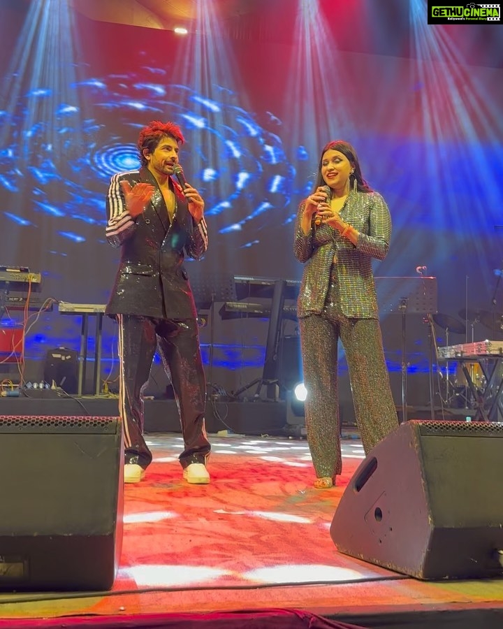 Mannara Instagram - Today’s @deccanchronicle_official I enjoyed hosting a show in my hometown #delhi last evening where sir @sonunigamofficial performed LIVE. And I have to say his voice and his aura Is definitely a crowd puller . A house full show ,full of his magical voice n people growing to his Live entertaining and melodious performance. Thankyou @deccanchronicle_official for a beautiful writeup by @dhar.sashi Link in bio ⬆️