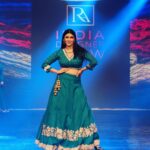 Mannara Instagram - Break the trend and embrace tradition with Khadi! This handwoven fabric, not only has a rich history but also supports sustainable fashion. Walking the ramp for @khadiindia.gov.in wearing @rosyahluwalia at @indiadesignershow Jewels by @bmbjewelsofficial @aajewels_official #ecofriendly #sustainablefashion #indianheritage #khadi #indianclothing #elegance #sustainable Delhi, India