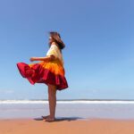 Mansi Srivastava Instagram - Hello #mainbeach of #Gokarna ! Why so beautiful ? In other news , we saw someone washing their arse in the same beach and on the other end there was someone meditating at the same beach . That’s the beauty of it , the water is so clean , it can wash off the dirt in your mind and body both ! You just need to know how to do it and when ! Pics by @kapiltejwaniofficial 🙌 Outfit details : Styling @rimadidthat Outfit @swadeshi_shringaar PR @mediatribein Main beach Gokarna Karnataka