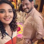 Mansi Srivastava Instagram - Happiest Birthday to our Main Man from #saavikisawaari @mangeshk30 Sir aka Kadak 🎈🌸 You are a true blessing around us and its so much fun to hear “Kadak” from u everyday 😅🤣 Wish u the best of projects ahead and the best of health 🎈😇