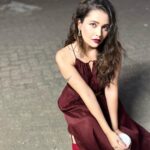 Mansi Srivastava Instagram – “ It is Never too Late to be what u might have been “

कॉफ़ी gyaan on sunday 😎

#ootd @siyastylesofficial