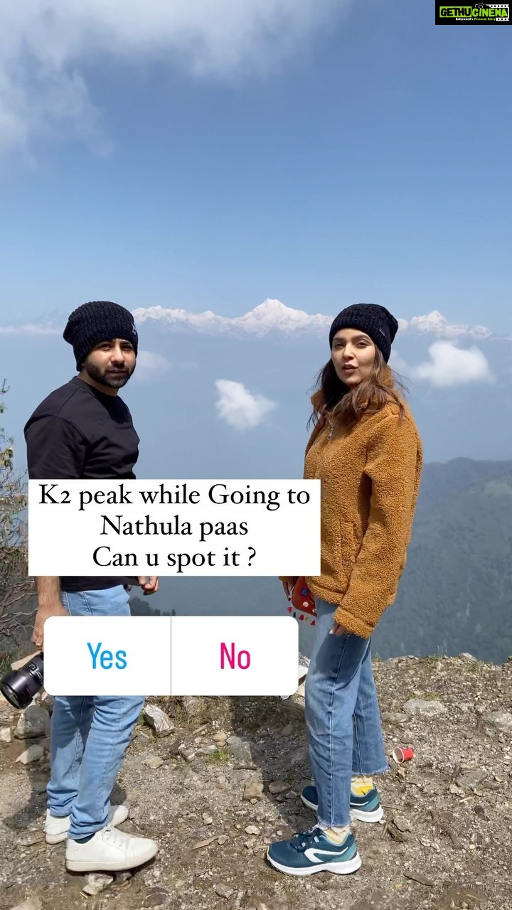 Mansi Srivastava Instagram - #kangchenjunga peak 🏔️ , what a blessing it was to to get a view of it while going to #nathulapass 🏔️ Wishing for more such views in 2023 🏔️🏔️