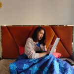 Mansi Srivastava Instagram - My four moods in bed 🛌 on a cozy weather day . As it is officially snuggle weather! Time to crawl under your big comfortable blanket, watch your favourite movie and drink a delicious hot drink. And the best way to bring to truly experience this and bring the comfort home is by getting these warm blankets from Boutique Living. @boutiquelivingindia #ComfortMeetsHome #BoutiqueLiving