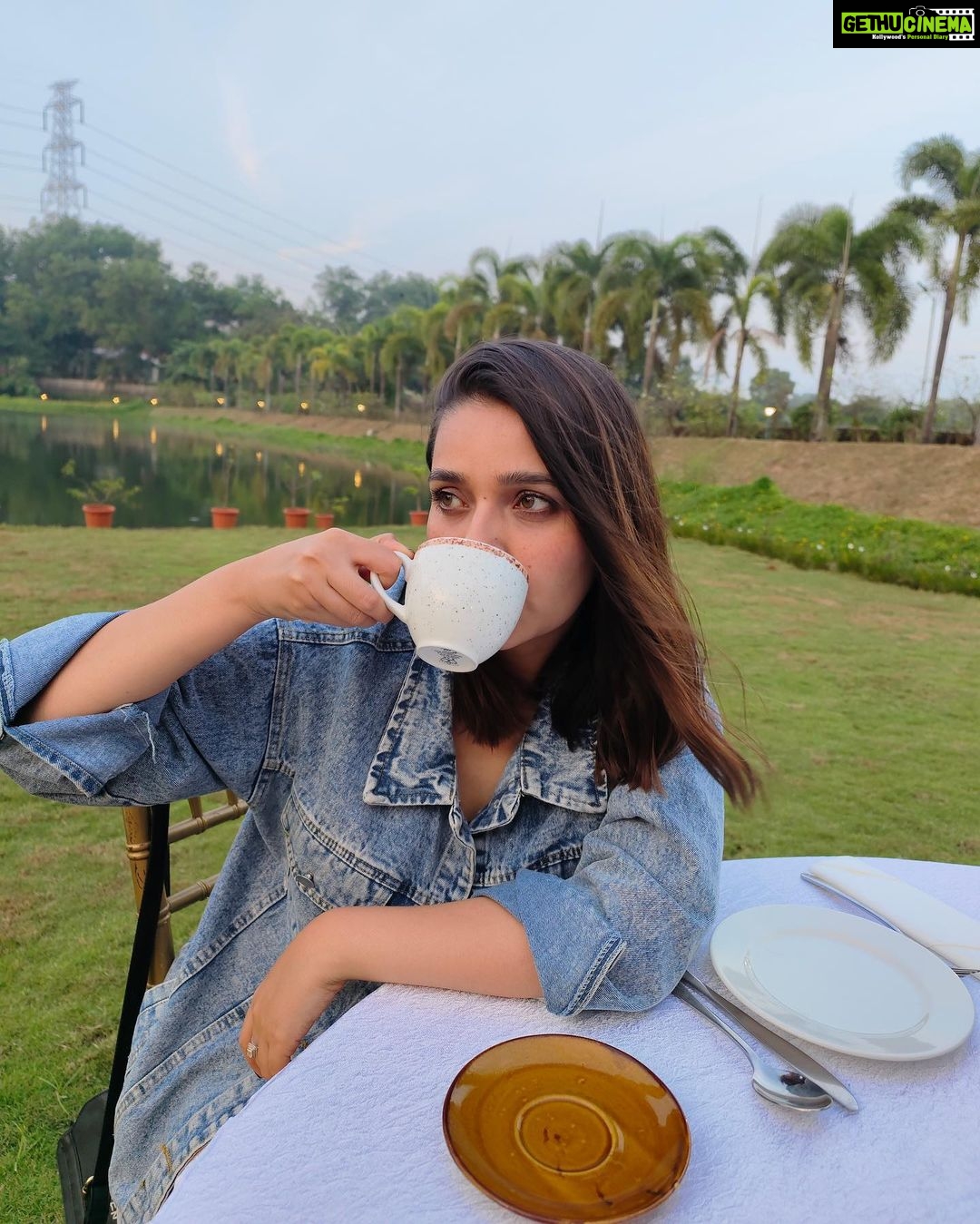 Mansi Srivastava Instagram - In mood for holidays 🤪🤪