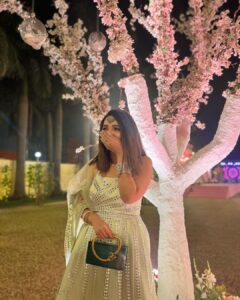 Mansi Srivastava Instagram - Being true to yourself Never Goes Out of Style 🦄🐌 Do not swipe right for the last pic 🥸😎 Pc : my fav coffee giver @samridhii_shukla_ 😘😘😘 Wearing : @sonia_verma_fashionista Pr: @publiquedom Holding the beautiful clutch by @house_of_webhin 👛