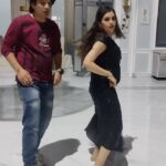 Mansi Srivastava Instagram - #gendaphool rehearsals done right 🙌 With dancing partner @sanghvikenil 🎊❤️🙌 Check out @josh.punjabi @officialjoshapp for more videos 😀