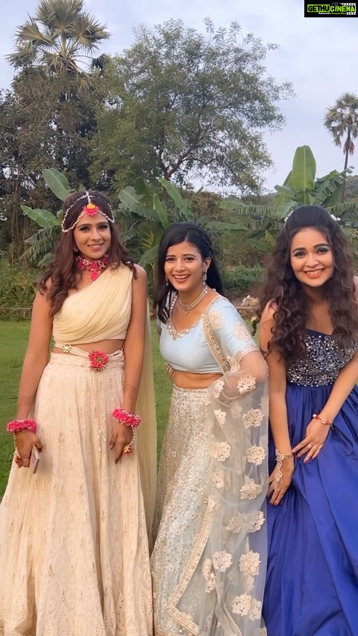 Mansi Srivastava Instagram - All the SAUNDARYA from our show showing off their NIRMA 😅😂😂😂 Dekhiye #saavikianokhibaarat सोमवार से शनिवार शाम 6.30 pm baje 🥰 Only on @colorstv
