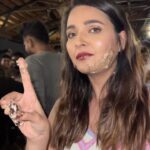 Mansi Srivastava Instagram - 21st september , BIRTHDAY 2022 on the set of #saavikisavaari was all about eating CAKE and making everyone eat the CAKE 🎂 Thanku each one of u for the lovely time on set 💖💖 Special Thanks to the YUMMY cake givers @indirakrishna101 @samridhii_shukla_ @farman_haider_official @mangeshk30 @shitalpatelsp @dashami_official 💖🥰