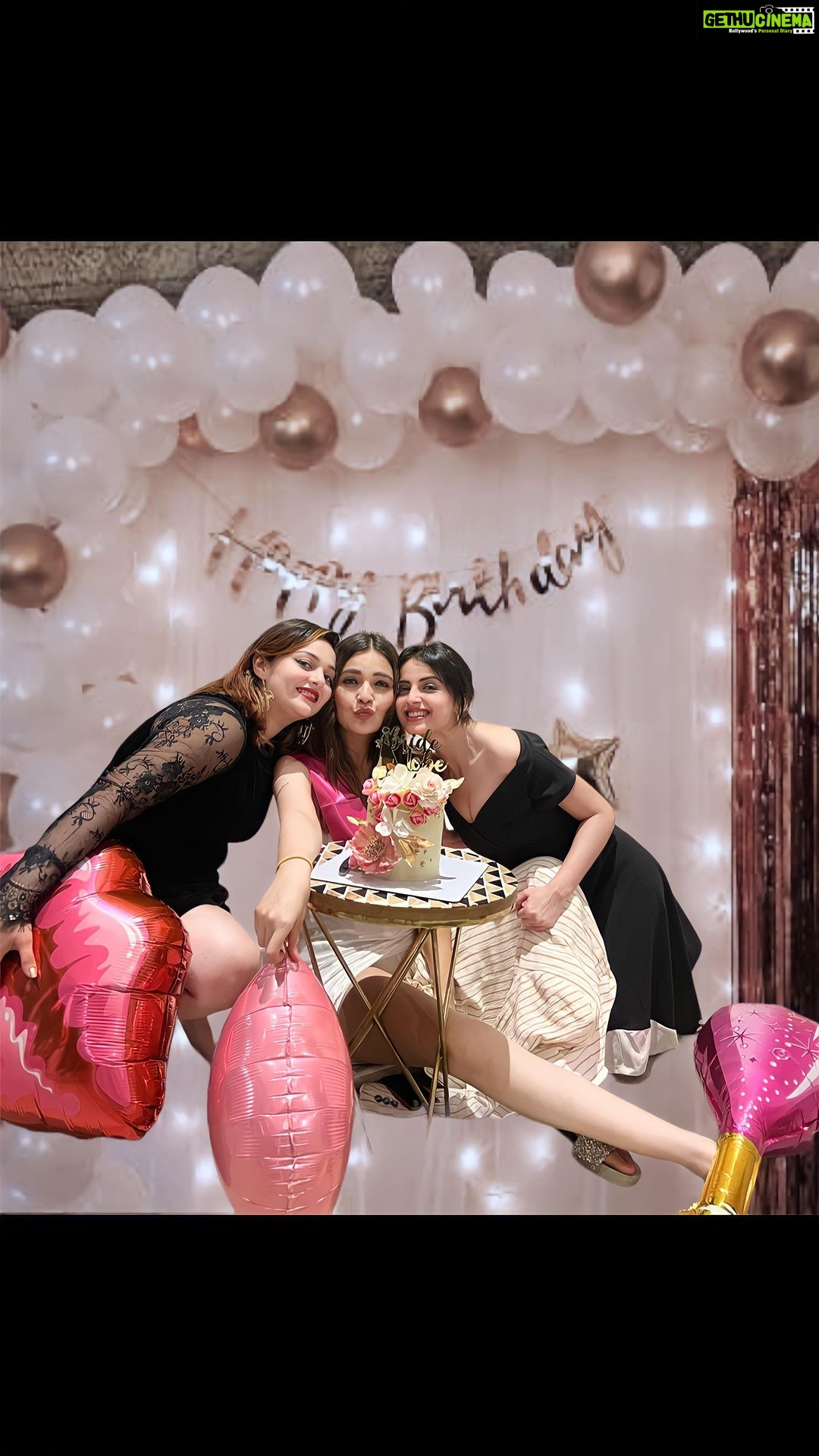 Mansi Srivastava Instagram - Happy Birthday to my Colorful, Whacky but equally loving dost 😘 @dearmansi I love you, you beautiful soul. Thank you for always keeping me motivated in life. My cheerleader, my friend and my chosen sister 🤍 You are my kind of crazy and that is what life is really about! I hope that your birthday is as much fun as you are, but that sets a very high standard. #birthdayreel #mansisrivastava #ishqbaaz #shrenuparikh #ishqbaazforever Mumbai - मुंबई