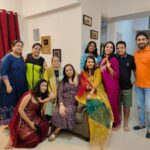 Mansi Srivastava Instagram - Festive Vibes with my lovely Neighbors 💖💖💖 Thankuuu for pretty pretty mehendi @aishwaryas_mehendi For my #karwachauth 😇😇 Outfit by @heirloompret 👗👗