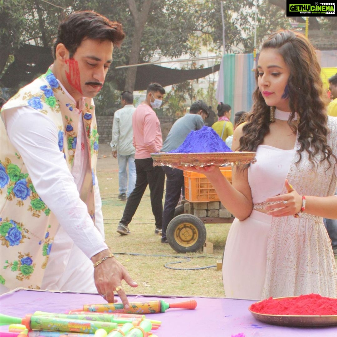 Mansi Srivastava Instagram - Holi kal hai !!! Ok !! Bas confusion cleared now 😅😂 Dont miss the interesting holi episodes of #saavikisavaari only on @colorstv 6.30pm everyyyyyydayyyyyyyyyyyyyy!!!!! Pics by @photofutonia Styled by @shitalpatelsp
