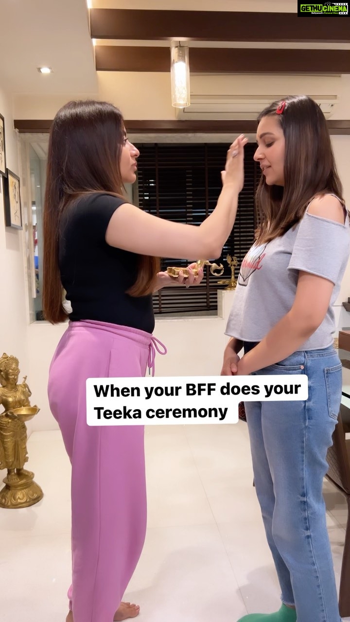 Mansi Srivastava Instagram - Happy birthday gurl @amruta_nagre 😎❤️ Tumharey charan kaha hain BFF ???? Literally we need to touch ur feet 🦶 😜🤪🤪🤪🤪 Be healthy and wealthy forever 😜 #tathastu 😇