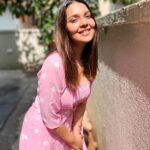 Mansi Srivastava Instagram - A PINKTASTIC day with @visualsbykapil and @uglow.in @drakansha_1510 💝 Thanks @soapboxprelations @sinhavantika for making me meet her 💕 #ootd Stylist: @styling.your.soul Outfit: @barrooni.in