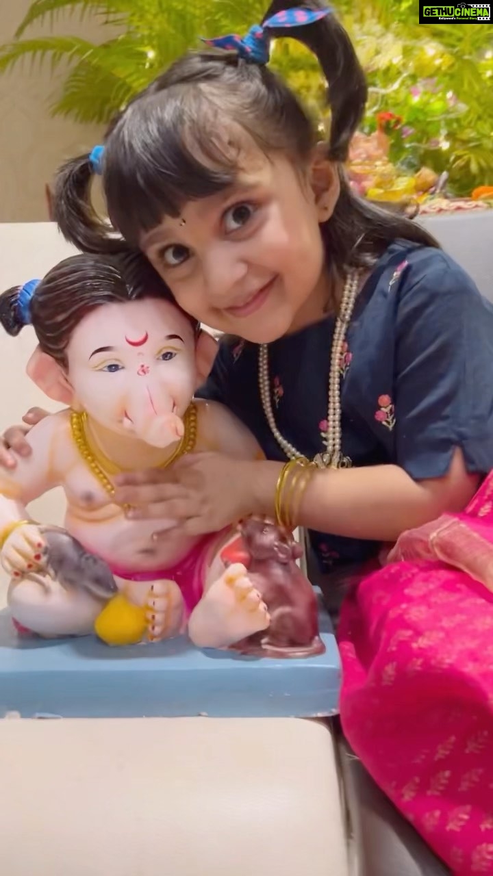 Mayuri Deshmukh Instagram - My gonduli twinning with Bappa ❤️❤️❤️