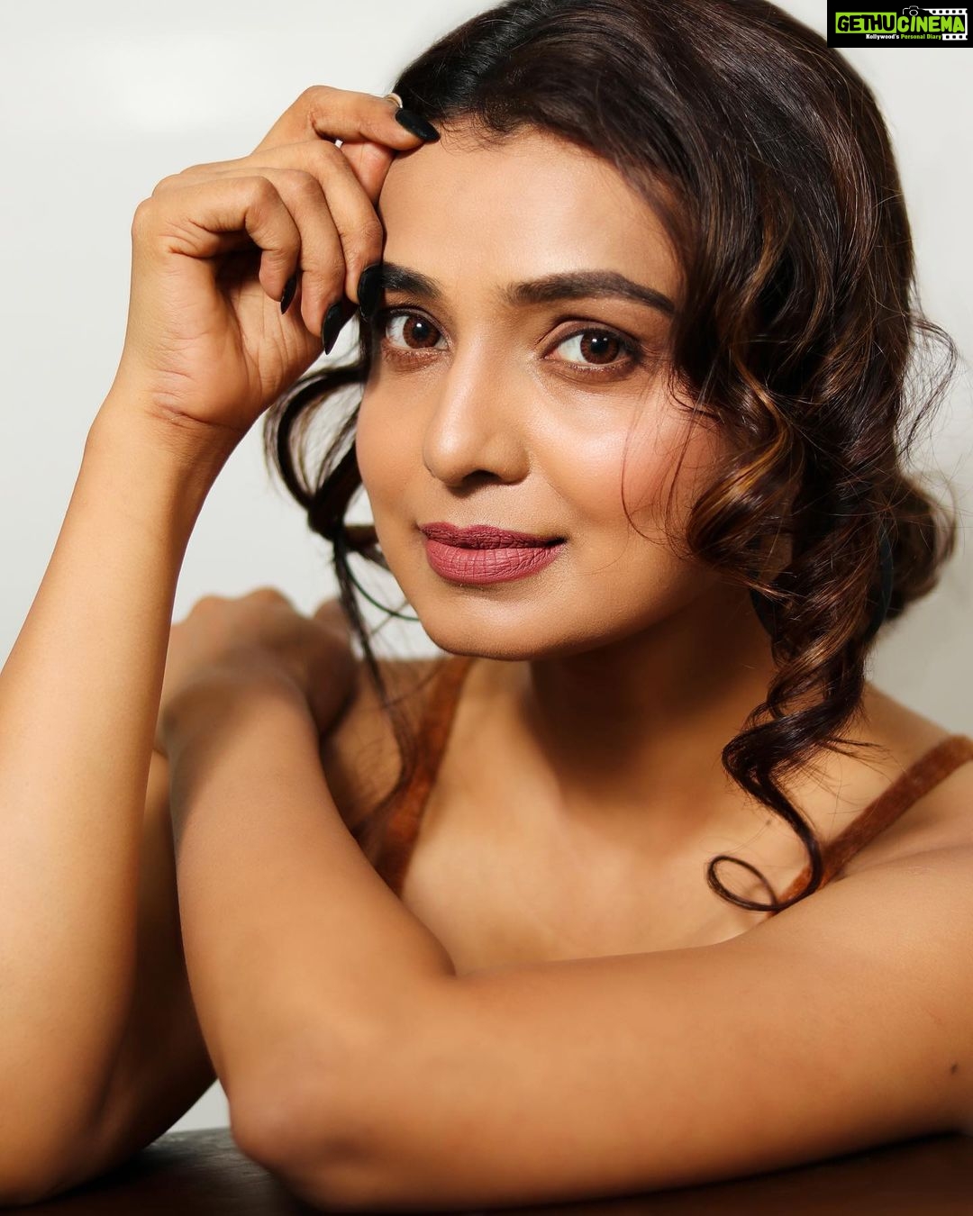 Mayuri Deshmukh Instagram - 🐾 📸 @__shivanisurve__ HMU @snehal_makeover