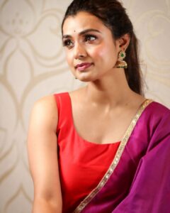 Mayuri Deshmukh Instagram - ❤️💜❤️ 👗@kautuka_couture 📸@__shivanisurve__ 💄@neetaamakeovers